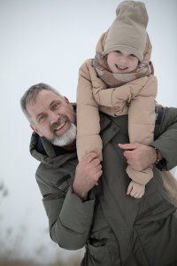 forrás: https://pixabay.com/photos/cute-smile-girl-happy-model-9351912/